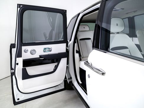 Certified 2025 Rolls-Royce Cullinan image 26