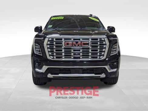 Used 2025 GMC Yukon XL Denali image 3