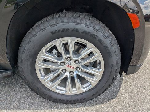 Used 2023 GMC Yukon SLT image 11