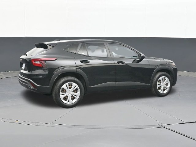 Used 2024 Chevrolet Trax LS FWD image 15