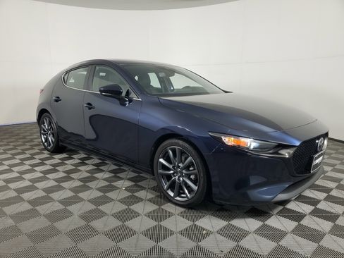 Used 2020 MAZDA MAZDA3 Hatchback image 2