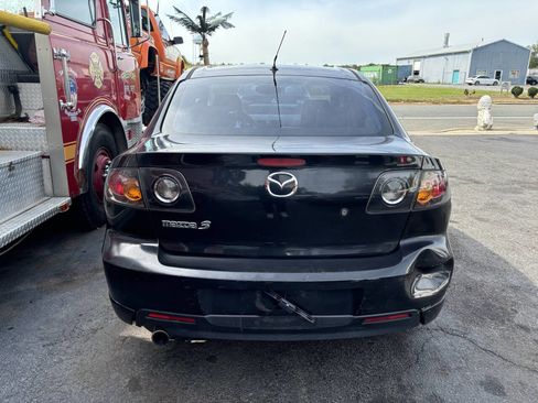 Used 2005 MAZDA MAZDA3 s w/ Moonroof & 6-CD Pkg image 6