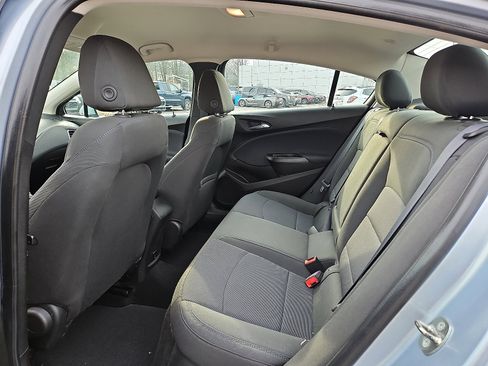 Used 2018 Chevrolet Cruze LT image 10
