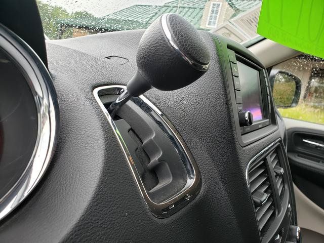 Used 2018 Dodge Grand Caravan SE w/ UConnect Hands-Free Group FWD image 21