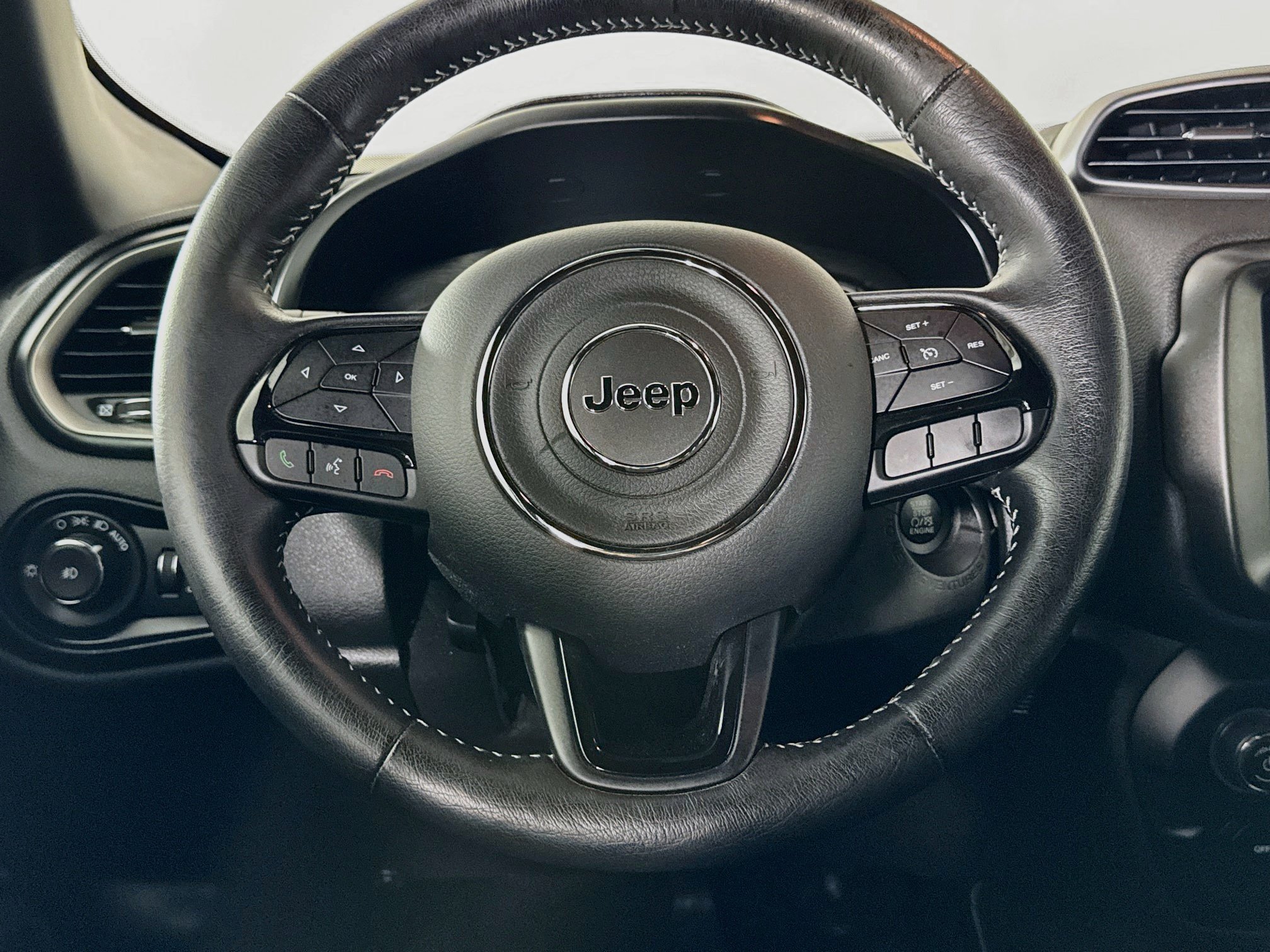 Certified 2021 Jeep Renegade Latitude AWD/4WD image 14
