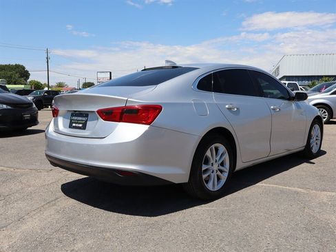 Used 2018 Chevrolet Malibu LT FWD image 3