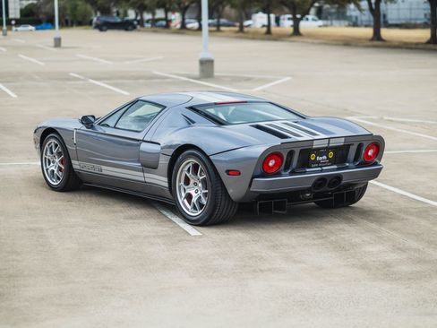 Used 2006 Ford GT RWD image 31