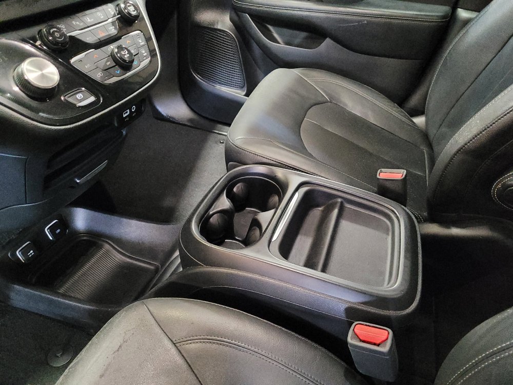 Used 2019 Chrysler Pacifica Touring-L w/ Advanced Safetytec Group FWD image 26