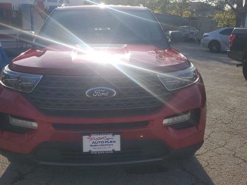 Used 2021 Ford Explorer XLT w/ Equipment Group 202A image 7