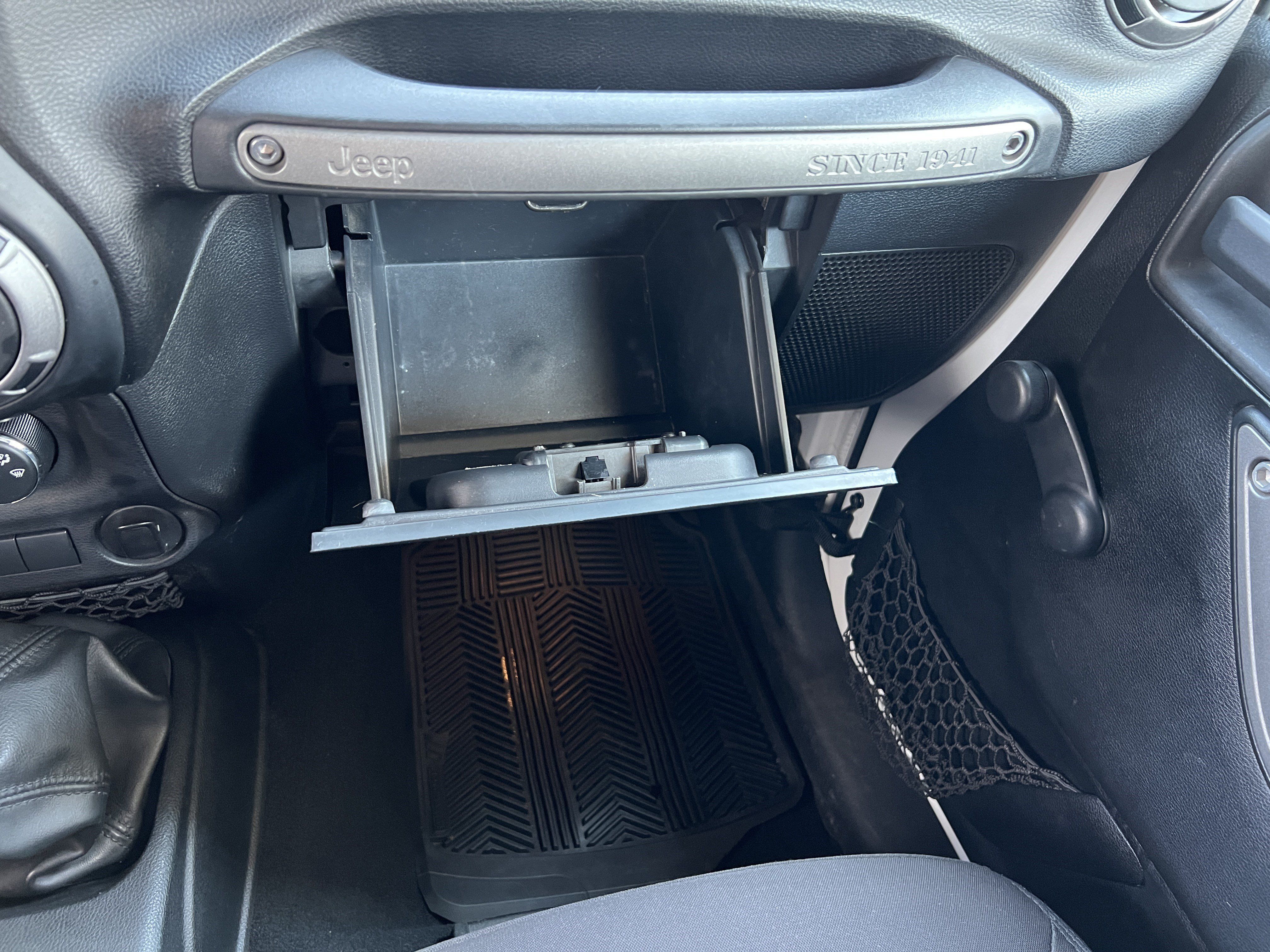 Used 2013 Jeep Wrangler Sport AWD/4WD image 32