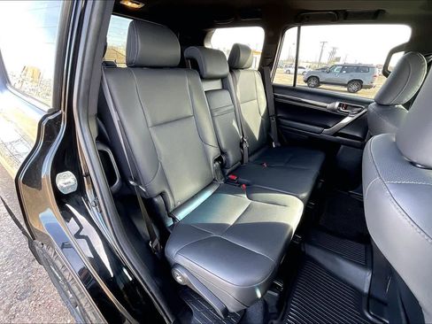 Used 2023 Lexus GX 460 Premium w/ Premium Package image 19