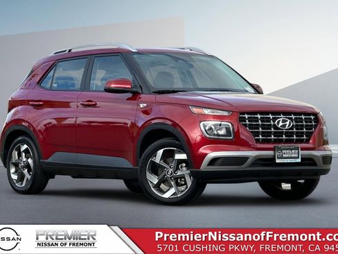 Used 2024 Hyundai Venue SEL image 1