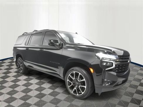 Used 2022 Chevrolet Suburban RST w/ Luxury Package image 7