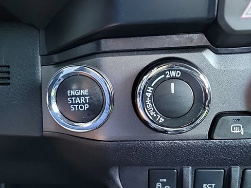 Used 2021 Toyota Tacoma TRD Sport w/ Technology Package AWD/4WD image 29