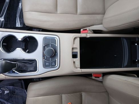 Used 2018 Jeep Grand Cherokee Limited image 27