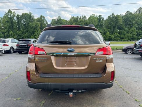 Used 2011 Subaru Outback 2.5i Premium AWD/4WD image 6