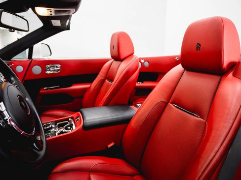 Used 2017 Rolls-Royce Dawn RWD image 47