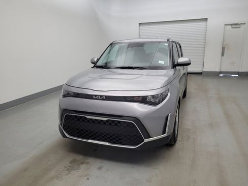 Used 2025 Kia Soul LX w/ LX Technology Package FWD image 15