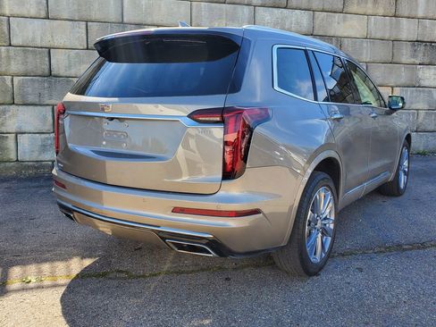 Used 2023 Cadillac XT6 Premium Luxury image 5