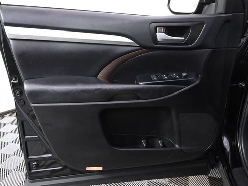 Used 2017 Toyota Highlander XLE AWD/4WD image 22