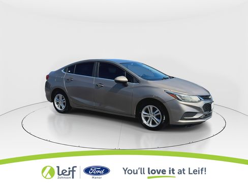 Used 2018 Chevrolet Cruze LT image 2