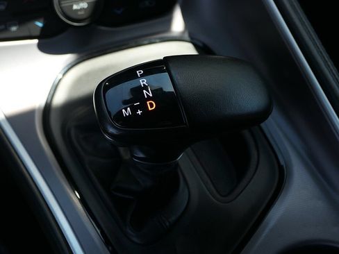 Used 2022 Dodge Challenger SXT RWD image 21