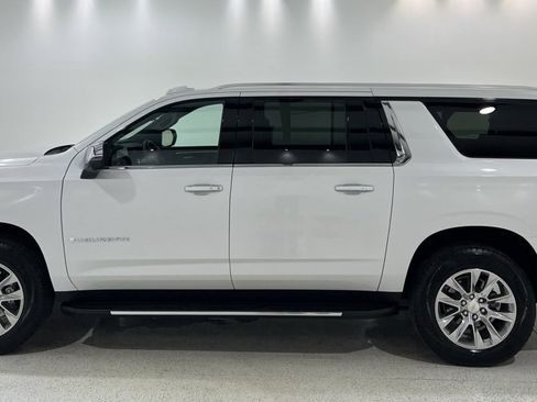 New 2025 Chevrolet Suburban Premier image 2