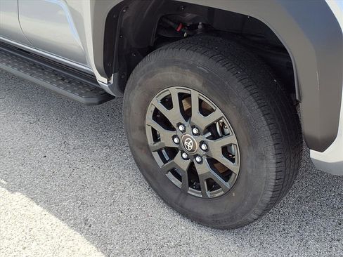 Used 2025 Toyota 4Runner SR5 AWD/4WD image 23