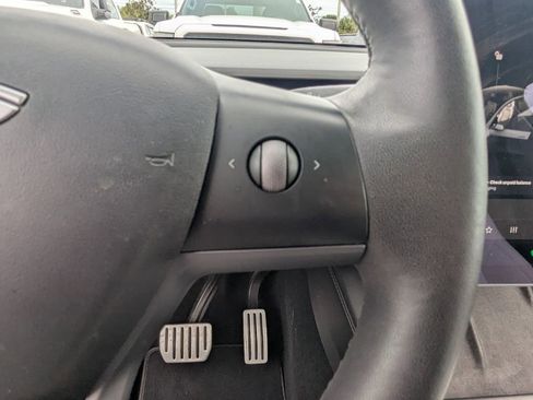 Used 2022 Tesla Model Y Performance image 30