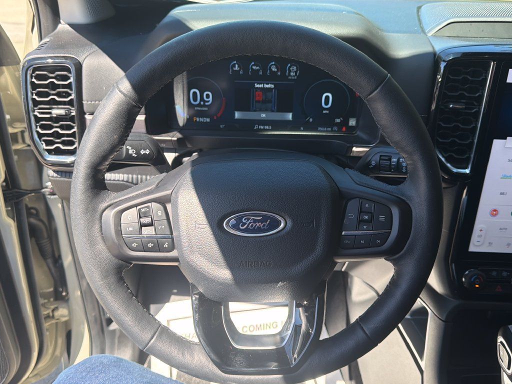 Used 2025 Ford Ranger Lariat w/ Trailer Tow Package RWD image 18