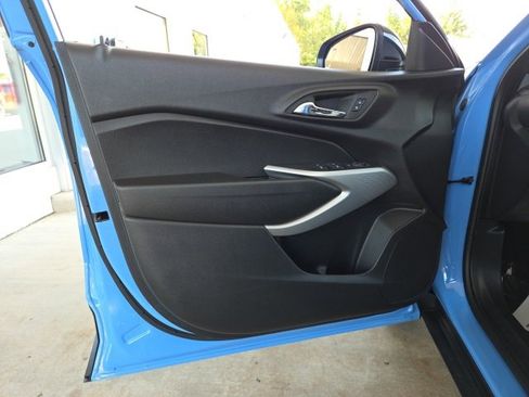 Used 2024 Chevrolet Trax RS w/ Sunroof Package image 36