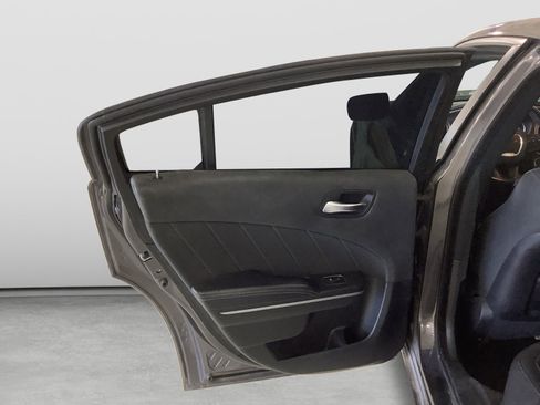 Used 2019 Dodge Charger SXT RWD image 16