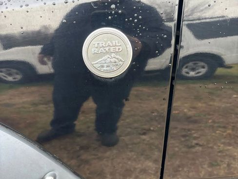 Used 2005 Jeep Liberty Renegade image 34