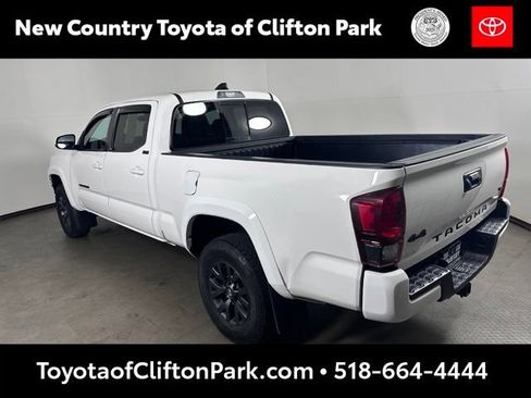Used 2021 Toyota Tacoma SR5 AWD/4WD image 5