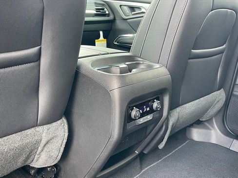 New 2026 Chevrolet Traverse LT w/ Midnight/Sport Edition FWD image 24