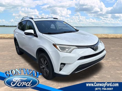 Used 2018 Toyota RAV4 XLE FWD image 1