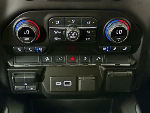 Used 2021 Chevrolet Silverado 2500 LTZ w/ LTZ Convenience Package image 15