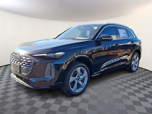 Used 2025 Audi Q5 Premium Plus AWD/4WD image 2