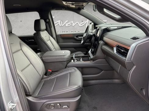 Used 2025 GMC Yukon XL Denali AWD/4WD image 24