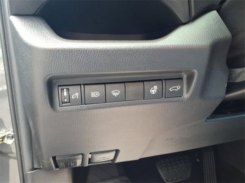 Used 2022 Toyota RAV4 XLE Premium image 17