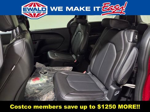 New 2026 Chrysler Pacifica Select AWD/4WD image 9