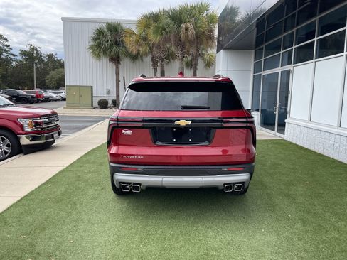 New 2025 Chevrolet Traverse LT w/ Enhanced Driving Package image 6
