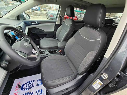 New 2024 Volkswagen Taos SE image 22