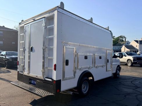 Used 2022 Chevrolet Express 3500 w/ Power Convenience Package RWD image 9