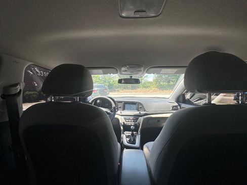 Used 2017 Hyundai Elantra SE FWD image 25