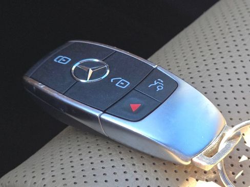 Used 2024 Mercedes-Benz GLS 450 4MATIC image 41