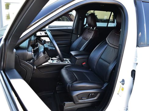 Used 2023 Ford Explorer Platinum w/ Technology Package AWD/4WD image 5