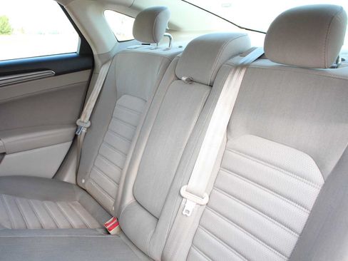 Used 2019 Ford Fusion SE FWD image 22