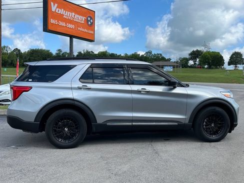 Used 2021 Ford Explorer XLT w/ Class III Trailer Tow Package AWD/4WD image 10