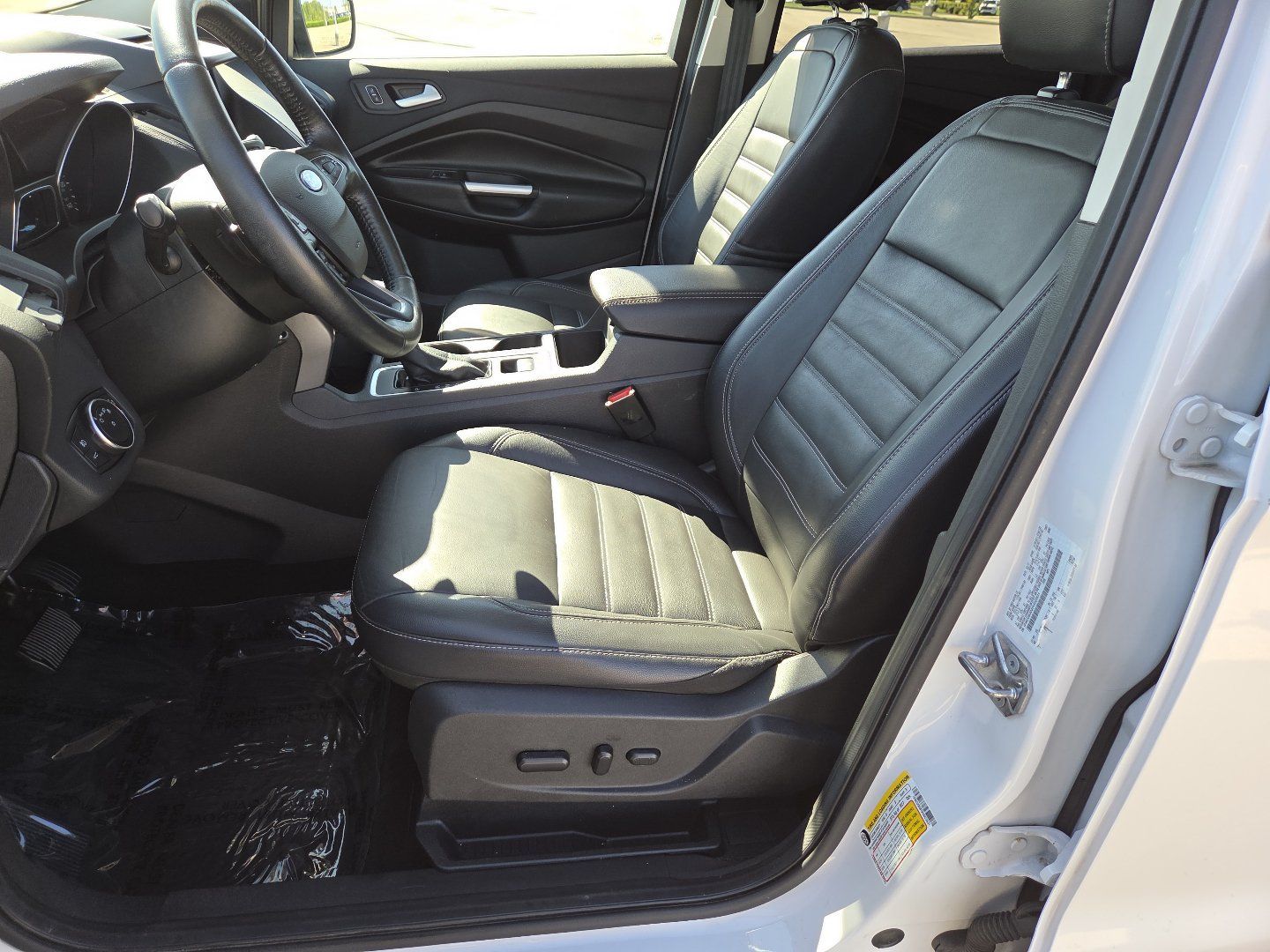 Used 2017 Ford Escape SE w/ SE Leather Comfort Package AWD/4WD image 23